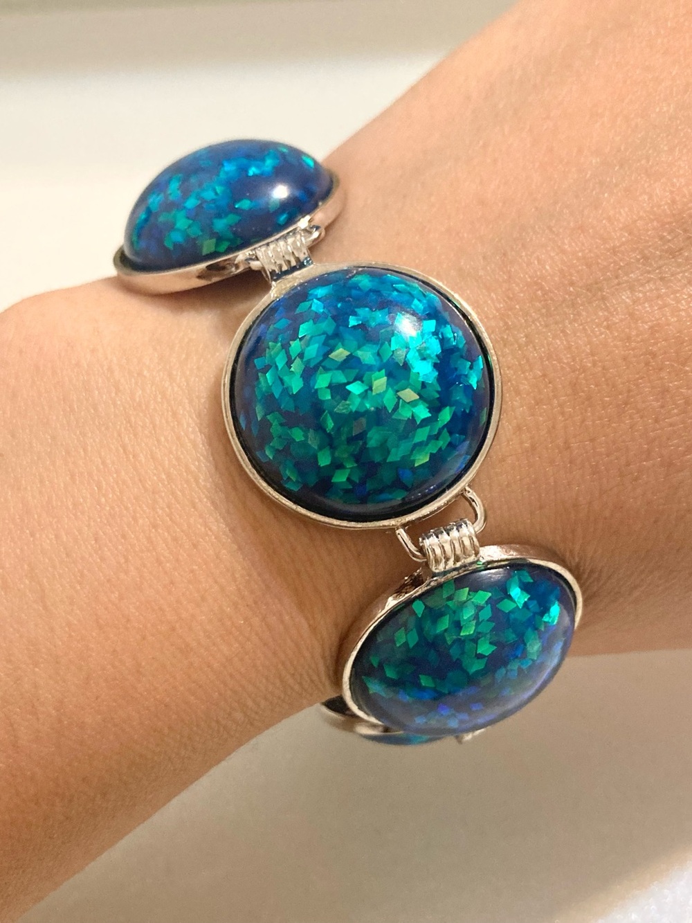 Blue-Green glittery Disc NWOT silver tone Bracelet mermaid theme Jewelry